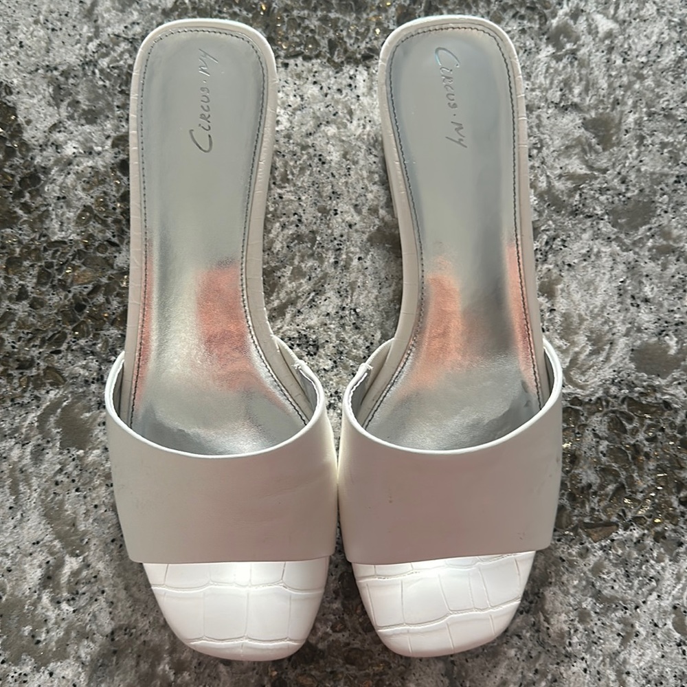 Women's Nova Slide Sandal circus NY size 10 white